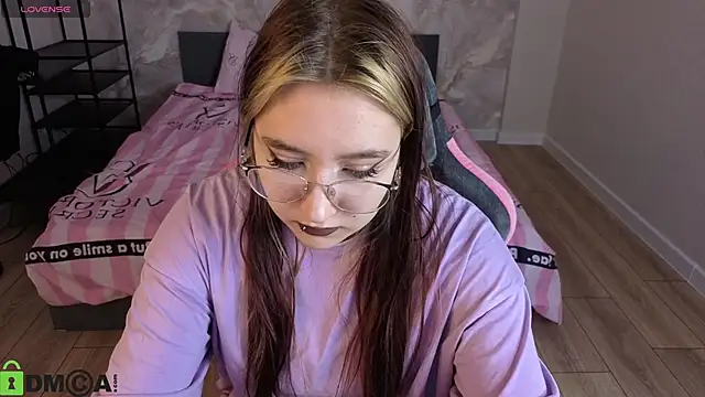 Luna Host online show from 04.15.26