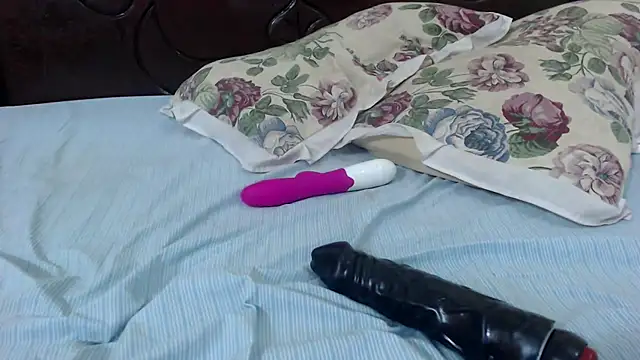 Snapshot of emmytease chatting on 04.14.26 emmytease online show from 04.14.26