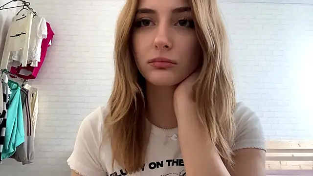 CassiPlacido online show from 04.12.26