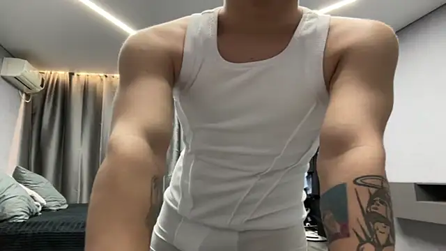 MaxWoolf online show from 04.12.26