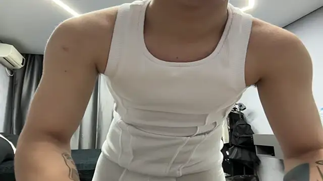 MaxWoolf online show from 04.13.26