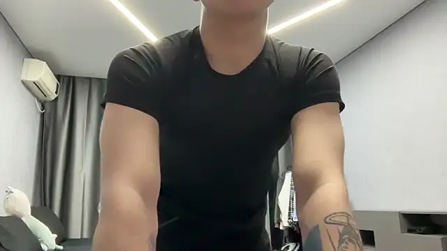 MaxWoolf online show from 04.14.26