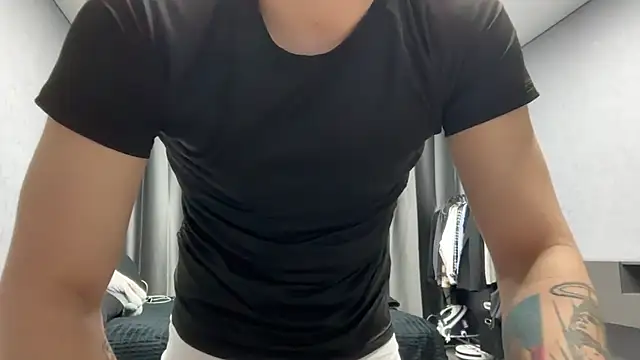 MaxWoolf online show from 04.16.26