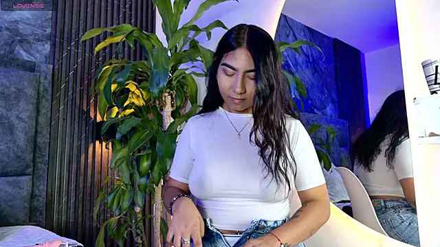 Amaia aa  online show from 04.15.26