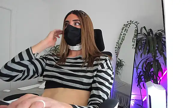 LilyReina online show from 04.06.26