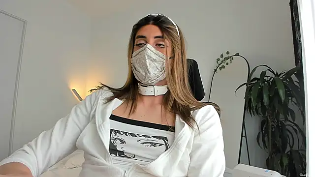 LilyReina online show from 04.20.26