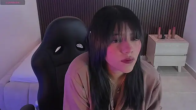 MILLYEVANS1 online show from 04.14.26