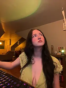 Snapshot of avaalanchee chatting on 06.27.26 avaalanchee online show from 06.27.26