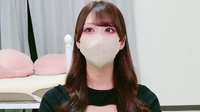 Snapshot of rena_1 chatting on 05.14.26 rena 1 online show from 05.14.26