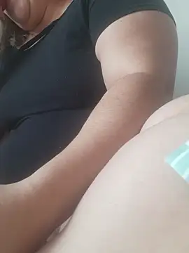 Snapshot of Amalianoir chatting on 04.14.26 Amalianoir online show from 04.14.26