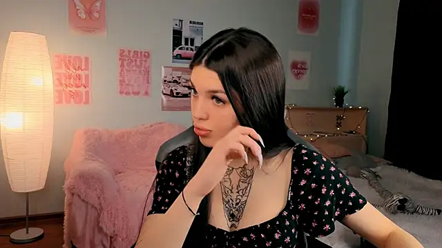 molly rettyy online show from 04.17.26