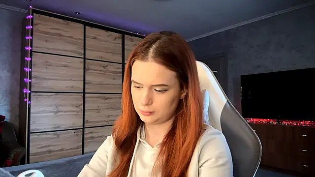 FoxyEmma online show from 04.10.26