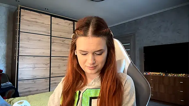 FoxyEmma online show from 04.14.26