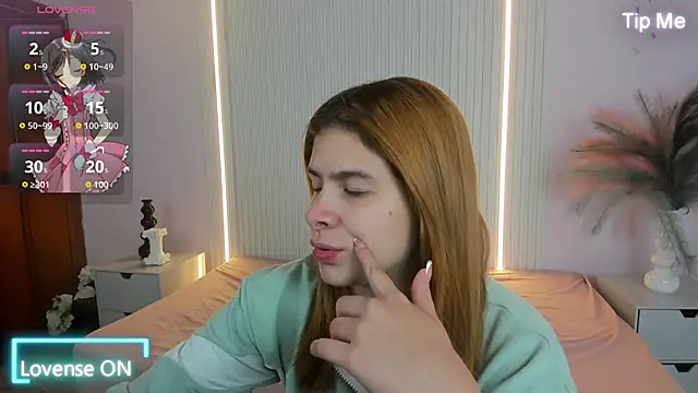 AliceHill8 online show from 04.19.26