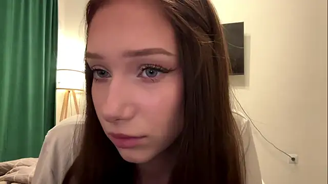 MiaNewstrom online show from 04.02.26