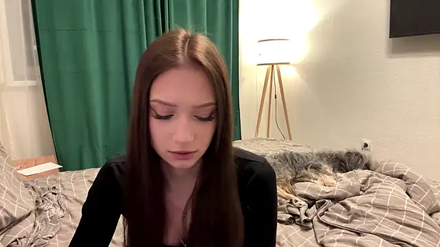 MiaNewstrom online show from 04.06.26