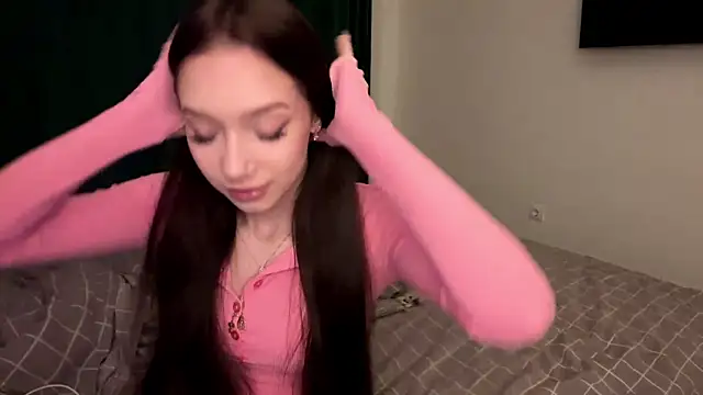 MiaNewstrom online show from 04.11.26