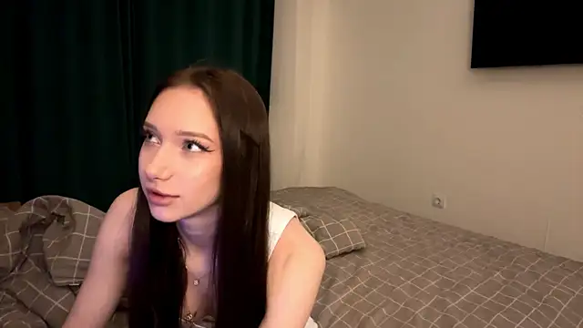 MiaNewstrom online show from 04.14.26