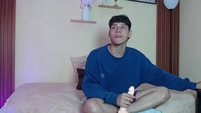 TwoHotTrouble  online show from 04.09.26