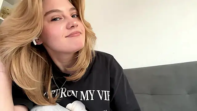 Delia cute online show from 03.31.26