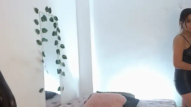 sahrah  online show from 04.17.26