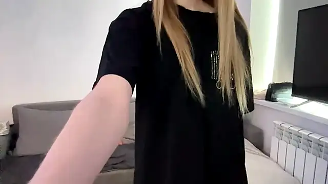 KatrineDrea online show from 04.10.26