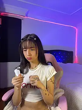 its Lia 1 online show from 04.13.26