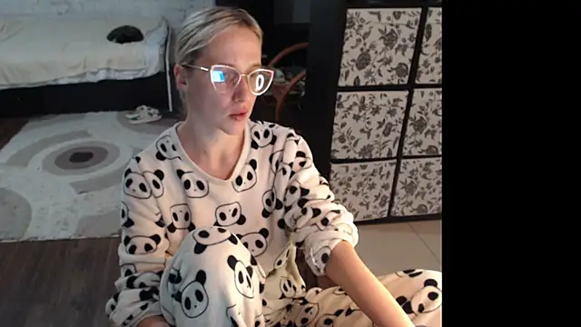 Snapshot of Sweet_hot_shrmp chatting on 06.22.26 Sweet hot shrmp online show from 06.22.26