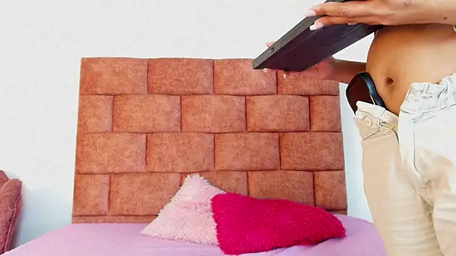 Emily Gross online show from 04.09.26