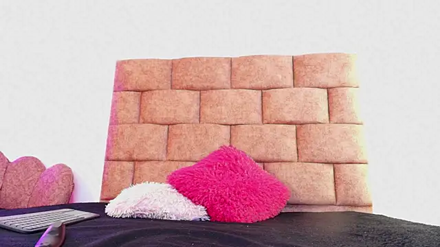 Emily Gross online show from 04.13.26