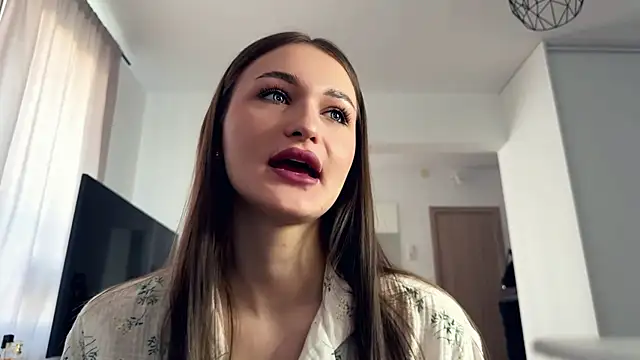 HallieHollo online show from 04.04.26