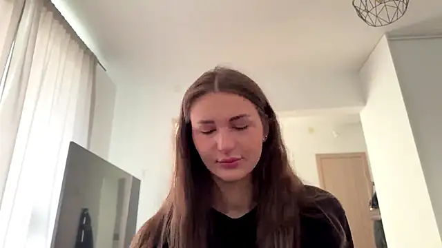 HallieHollo online show from 04.16.26