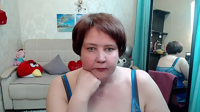 Snapshot of QUEEN02030 chatting on 04.20.26 QUEEN02030 online show from 04.20.26