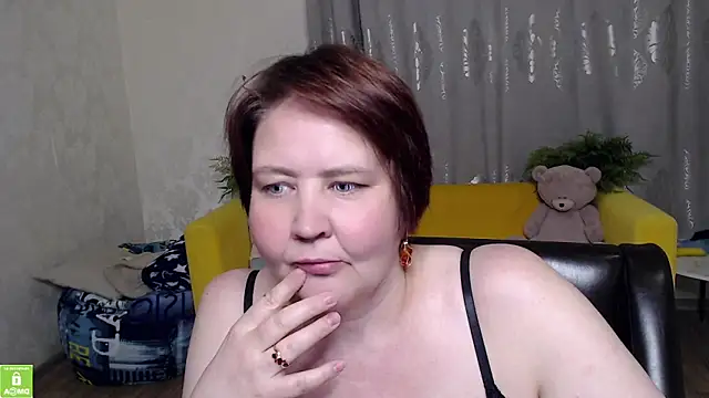 Snapshot of QUEEN02030 chatting on 05.08.26 QUEEN02030 online show from 05.08.26