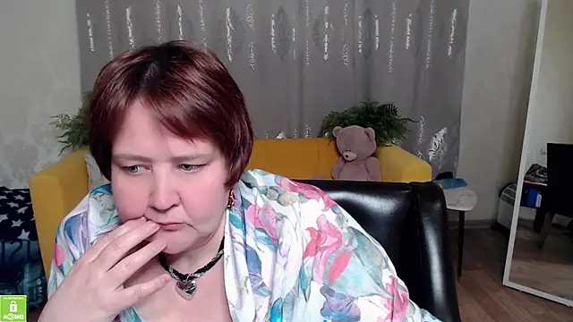 Snapshot of QUEEN02030 chatting on 05.10.26 QUEEN02030 online show from 05.10.26