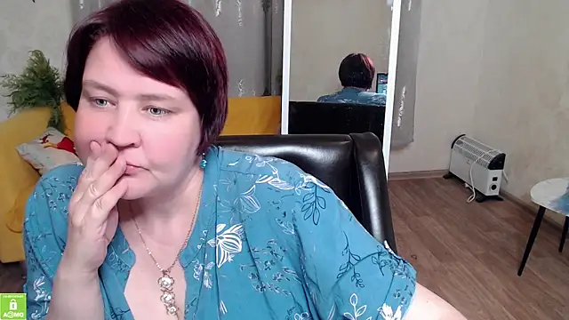 Snapshot of QUEEN02030 chatting on 05.25.26 QUEEN02030 online show from 05.25.26