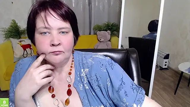 Snapshot of QUEEN02030 chatting on 05.26.26 QUEEN02030 online show from 05.26.26