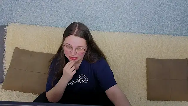 SofiDreamm online show from 04.17.26