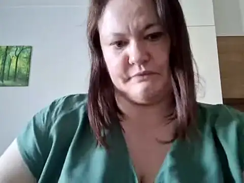 Snapshot of OpheliaMilf chatting on 04.15.26 OpheliaMilf online show from 04.15.26