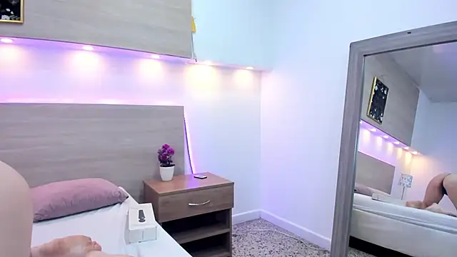 Snapshot of Ellaa_honey chatting on 04.01.26 Ellaa honey online show from 04.01.26