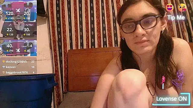 Snapshot of Ellaa_honey chatting on 06.28.26 Ellaa honey online show from 06.28.26