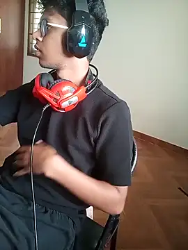 Snapshot of letsplaygame chatting on 04.08.26 letsplaygame online show from 04.08.26