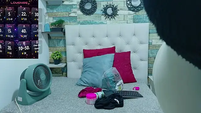 Snapshot of Skylernaomi chatting on 04.09.26 Skylernaomi online show from 04.09.26