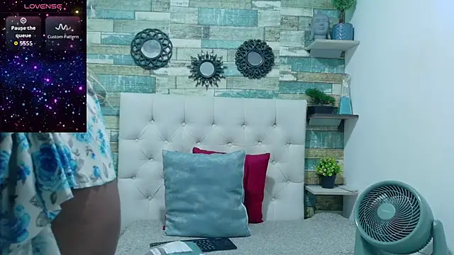 Snapshot of Skylernaomi chatting on 04.13.26 Skylernaomi online show from 04.13.26