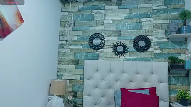 Snapshot of Skylernaomi chatting on 04.15.26 Skylernaomi online show from 04.15.26