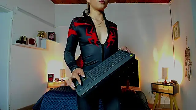 SaraRoads online show from 04.15.26