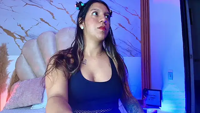 Snapshot of Lunaa_Rossee chatting on 04.01.26 Lunaa Rossee online show from 04.01.26