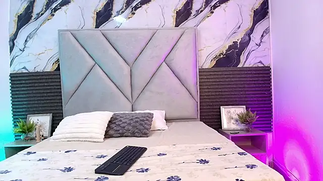 Snapshot of Lunaa_Rossee chatting on 04.15.26 Lunaa Rossee online show from 04.15.26