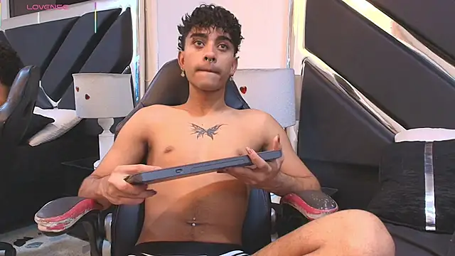 MiikeOthon online show from 04.04.26