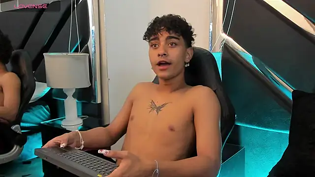 MiikeOthon online show from 04.08.26